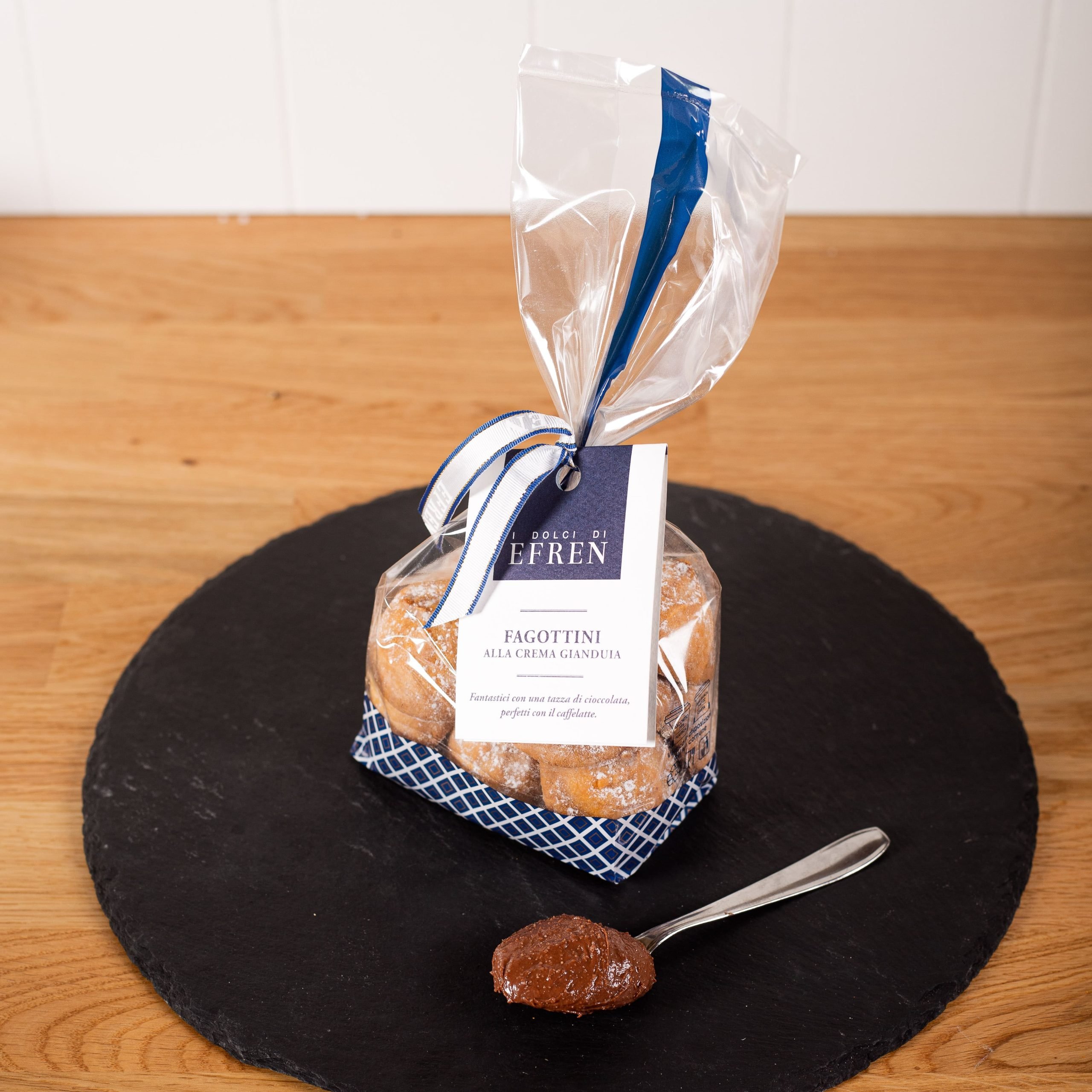 Fagottini ripieni alla crema di gianduia - I dolci di Efren - immagine 2