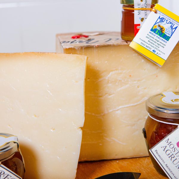 Alternative view of Pecorino Stagionato "Il Magnifico" - Amatrice 300gr