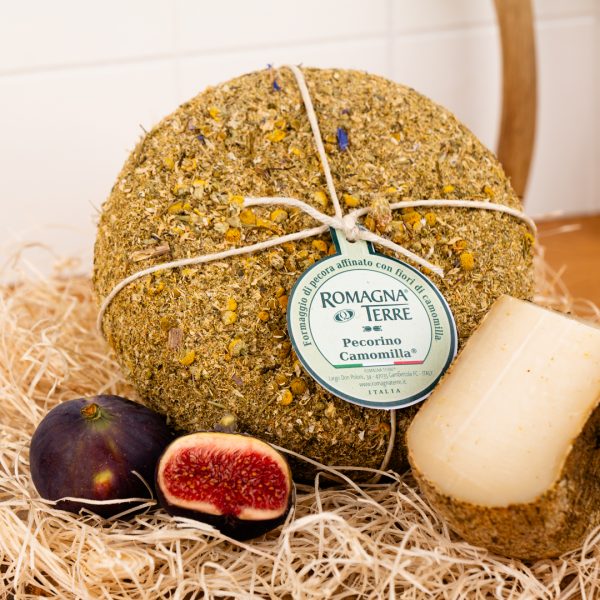 Alternative view of Pecorino Camomilla - Romagna Terre 300gr